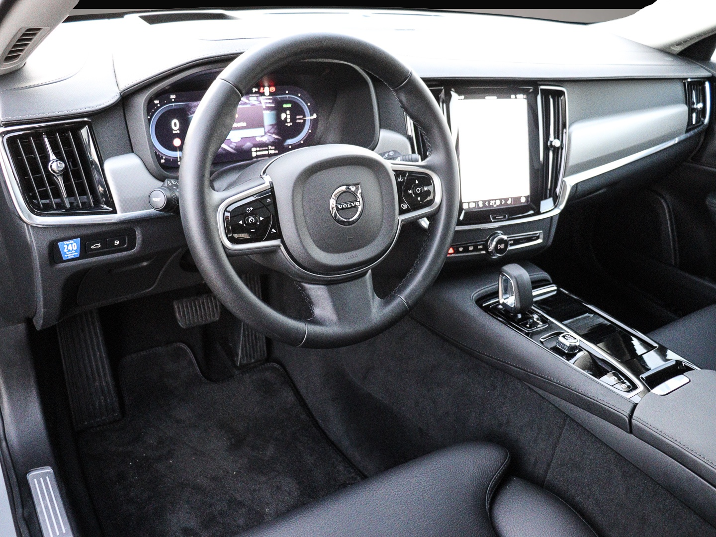 Bild 3 Volvo V90 Kombi Plus Dark Recharge Plug-In Hybrid AWD
