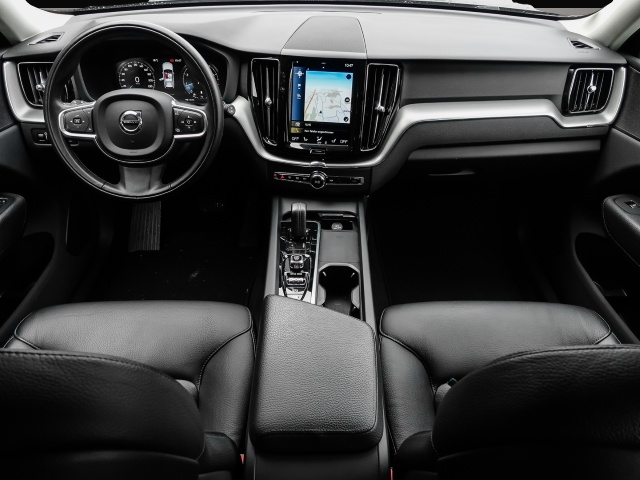 Bild 5 Volvo XC60 Momentum Pro 2WD B4 Benzin EU6d Navi Leder
