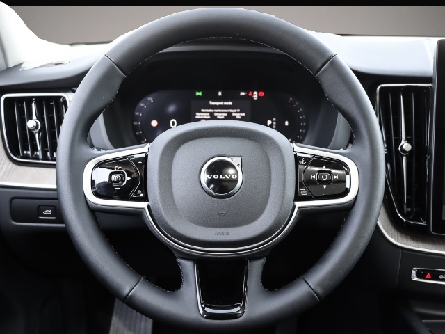 Bild 5 Volvo XC60 B5 AWD Plus Dark Panorama Head-Up