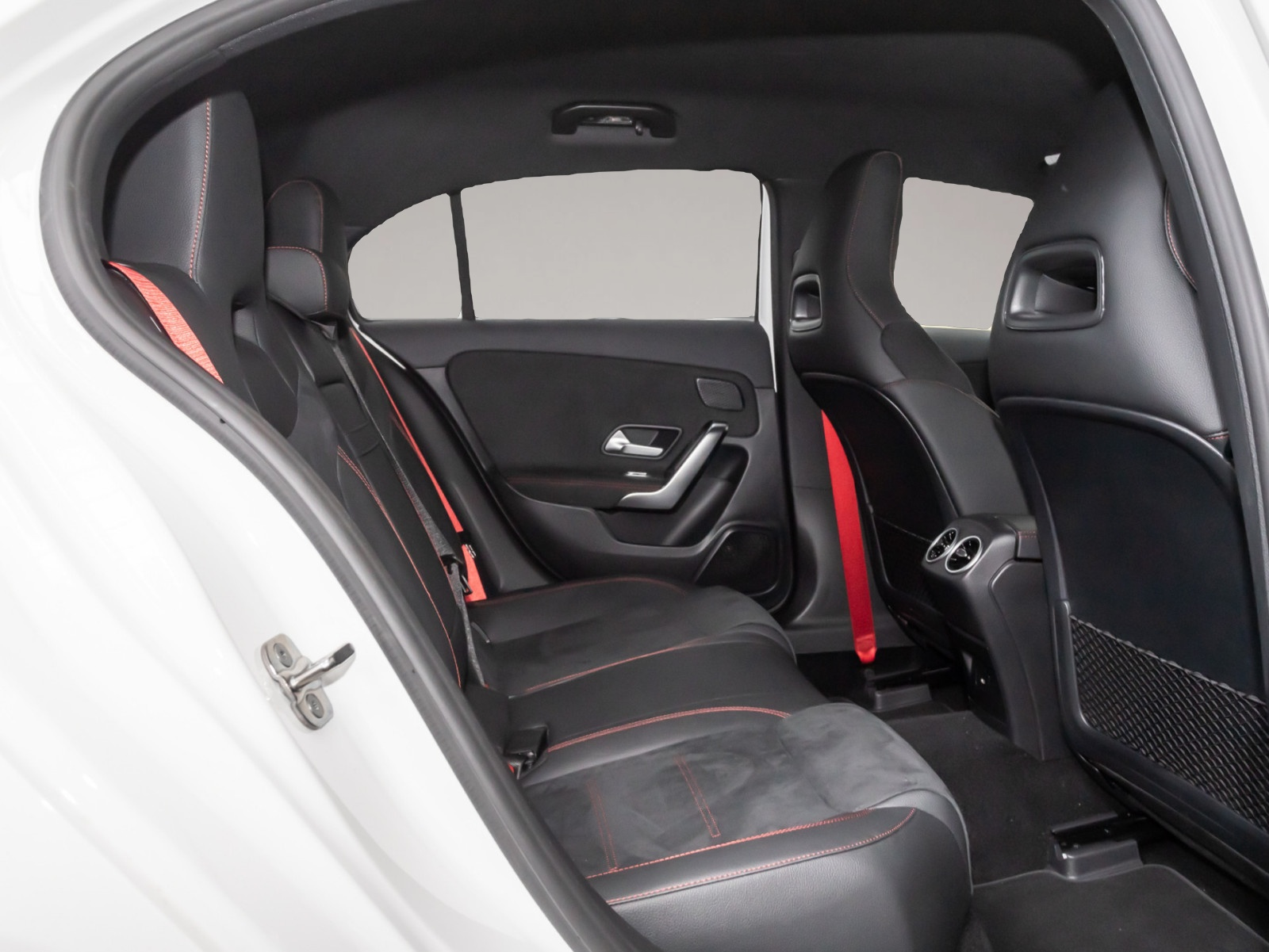Bild 4 Mercedes-Benz A 35 AMG
