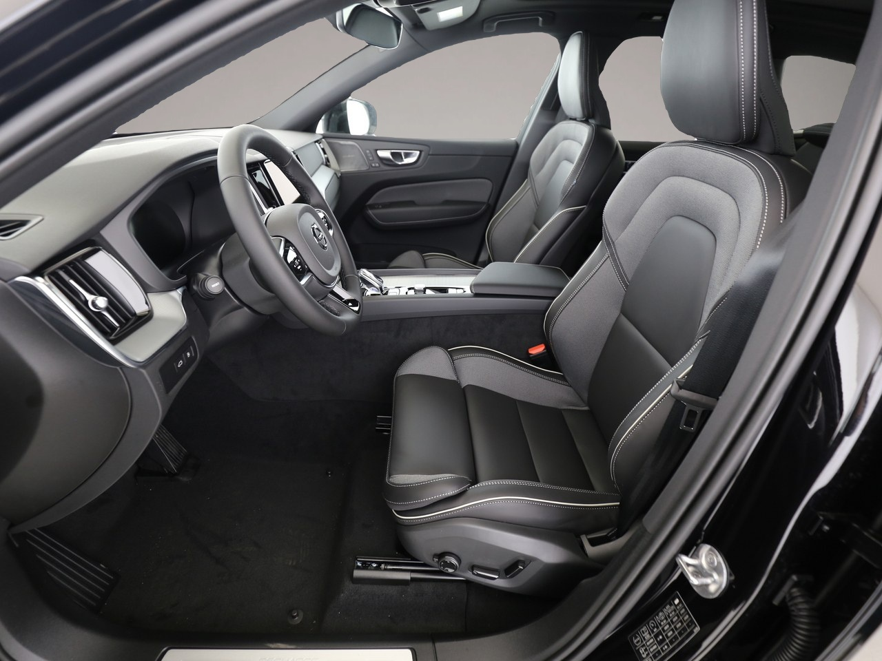 Bild 3 Volvo XC60 Plus Dark Recharge Plug-In Hybrid AWD T8 Tw
