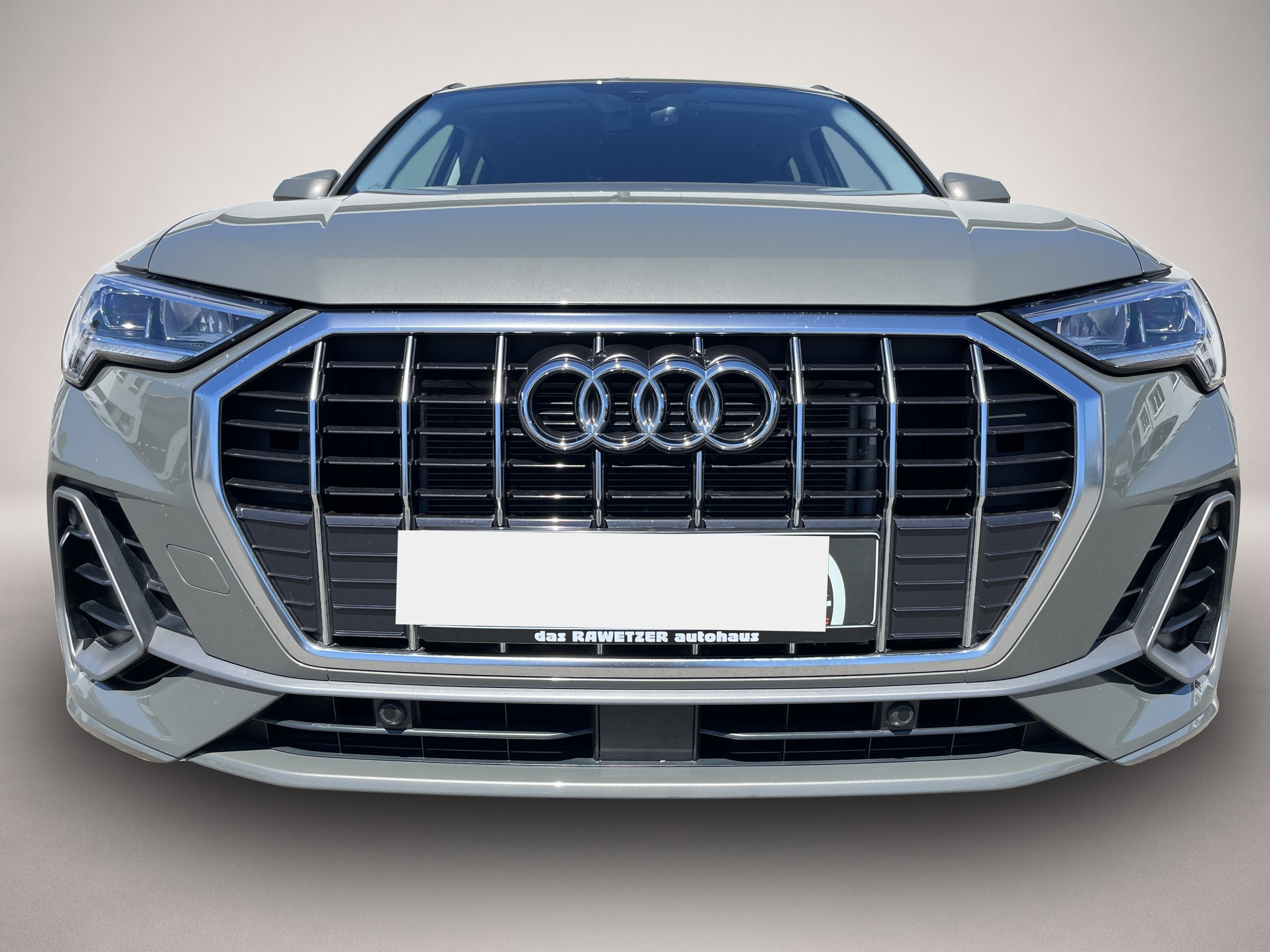 Bild 3 Audi Q3 35 2.0 TDI S tronic S line AHK ACC Navi LED R