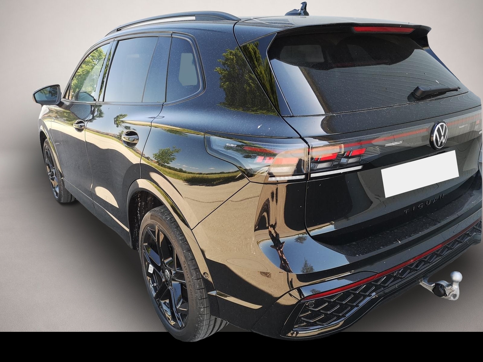 Fotografie 2 des Volkswagen Tiguan 2.0TSI R-Line 4Motion Navi 360 AHK Pano