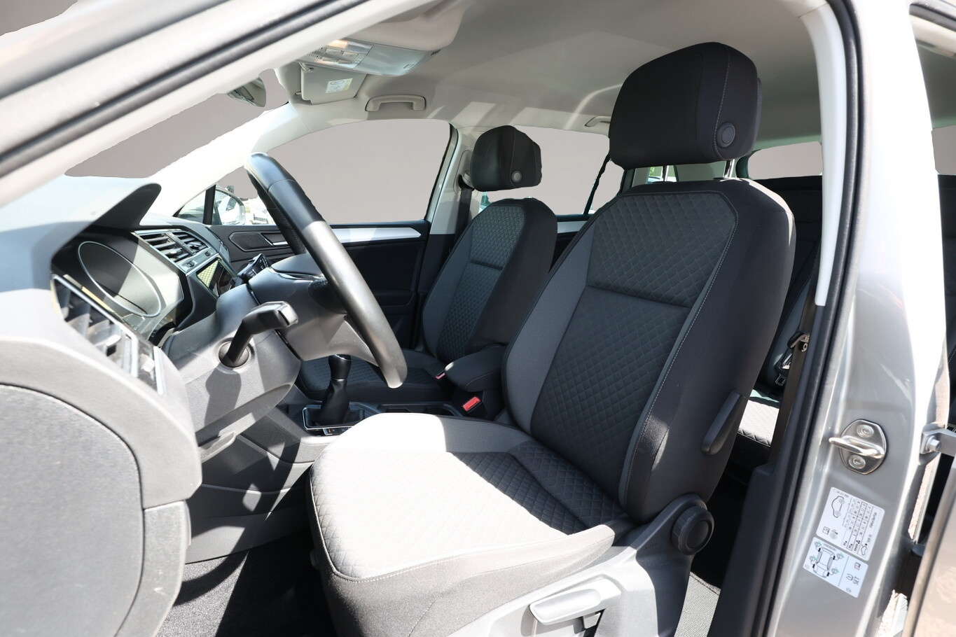 Bild 5 Volkswagen Tiguan 1.4 TSI 150 Comfortline Nav ACC PDC LM17Z