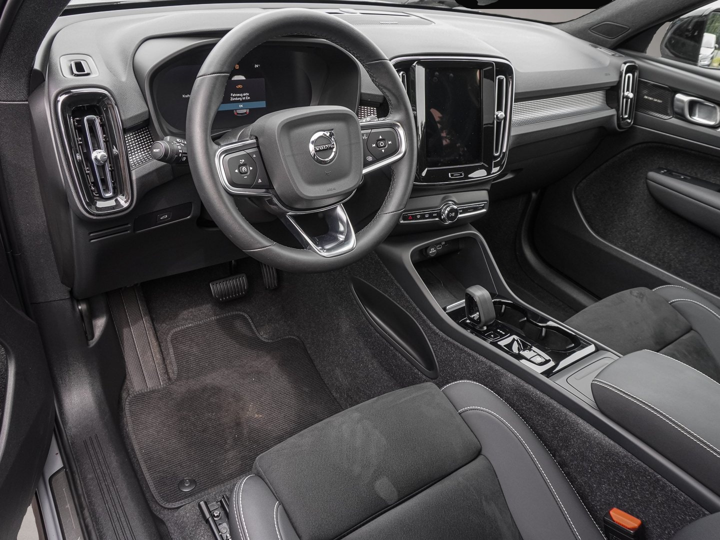 Bild 7 Volvo XC40 B3 2WD Plus Dark Harman Kardon Pano 360Grad