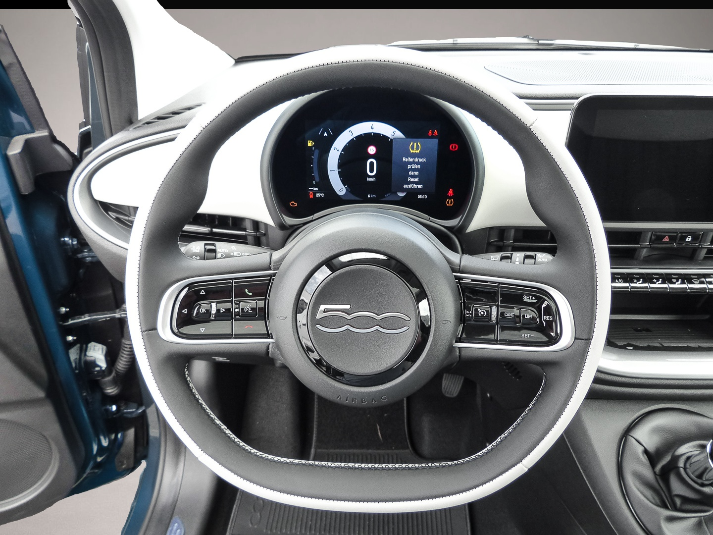 Bild 5 Fiat 500 Hybrid 48 kW La Prima Navi LED Apple CarPlay