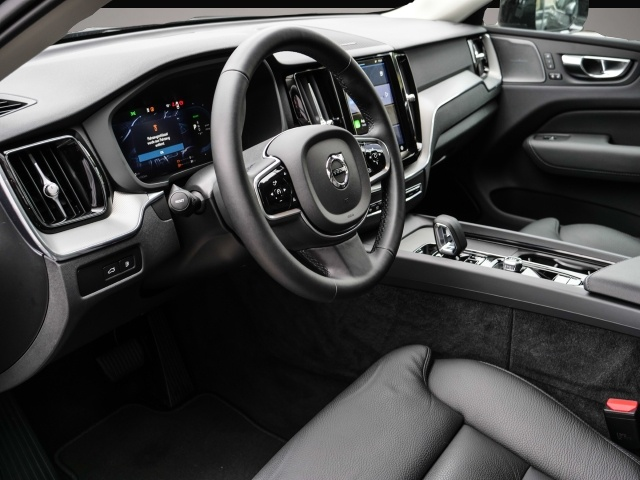 Fotografie 3 des Volvo XC60 Plus Dark Recharge Plug-In Hybrid AWD T8 Tw