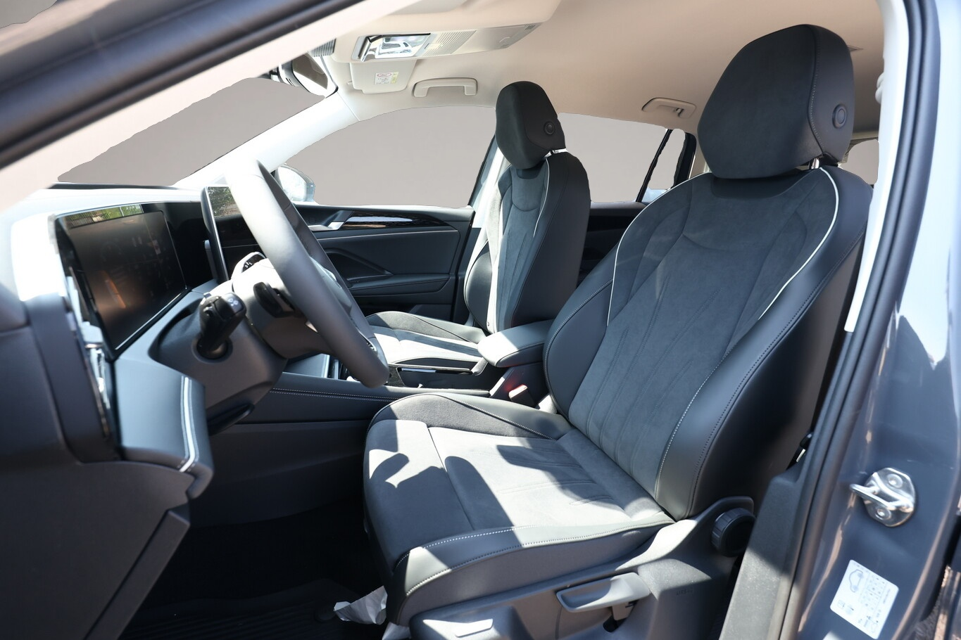 Bild 5 Volkswagen Tiguan Eleg. 4M Nav DCC+ LED+ SHZ eHk KeyL ParkA