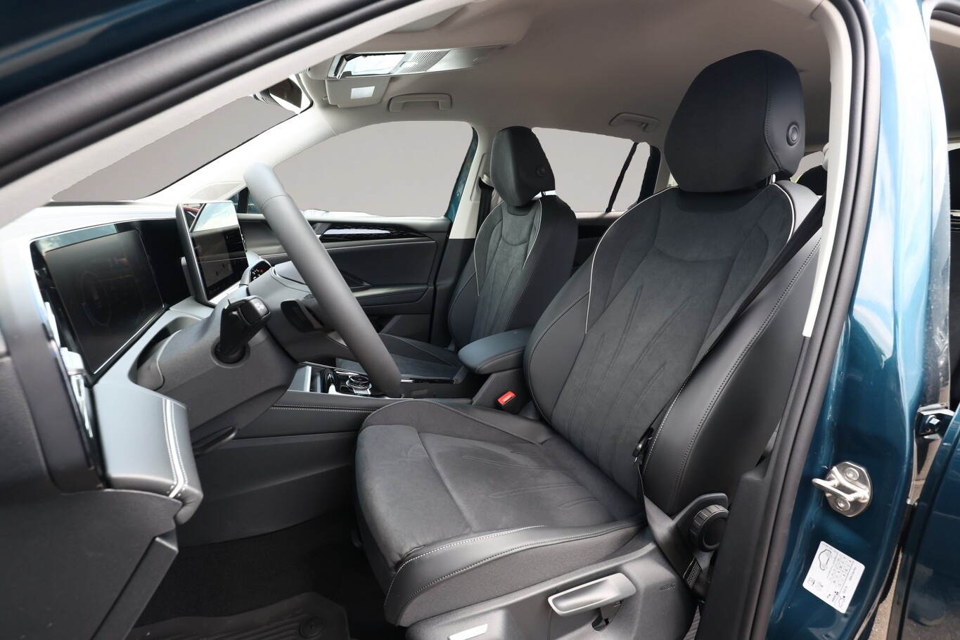 Bild 5 Volkswagen Tiguan Eleg. 4M Nav DCC+ LED+ SHZ eHk KeyL ParkA