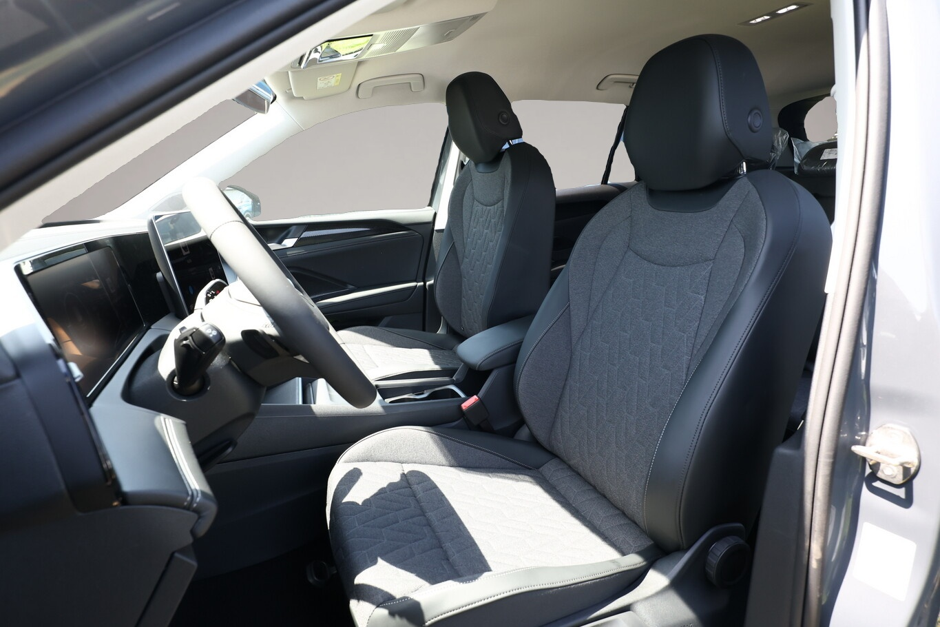 Bild 5 Volkswagen Tiguan DSG LED+ IQ.DRIVE 5JGar SHZ Keyl 17Z ACC