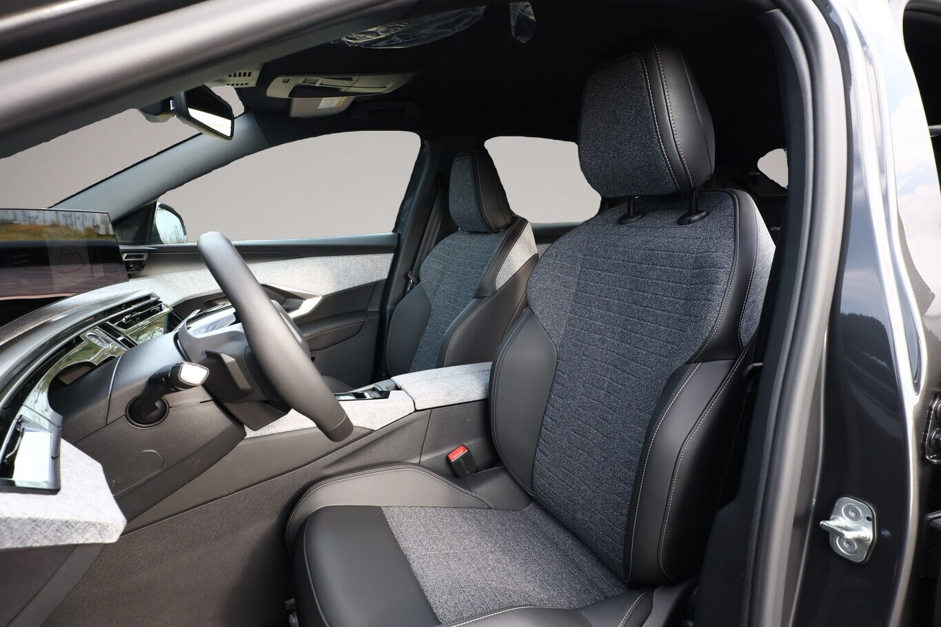 Fotografie des Peugeot 3008 Hybrid Allure ACC 21