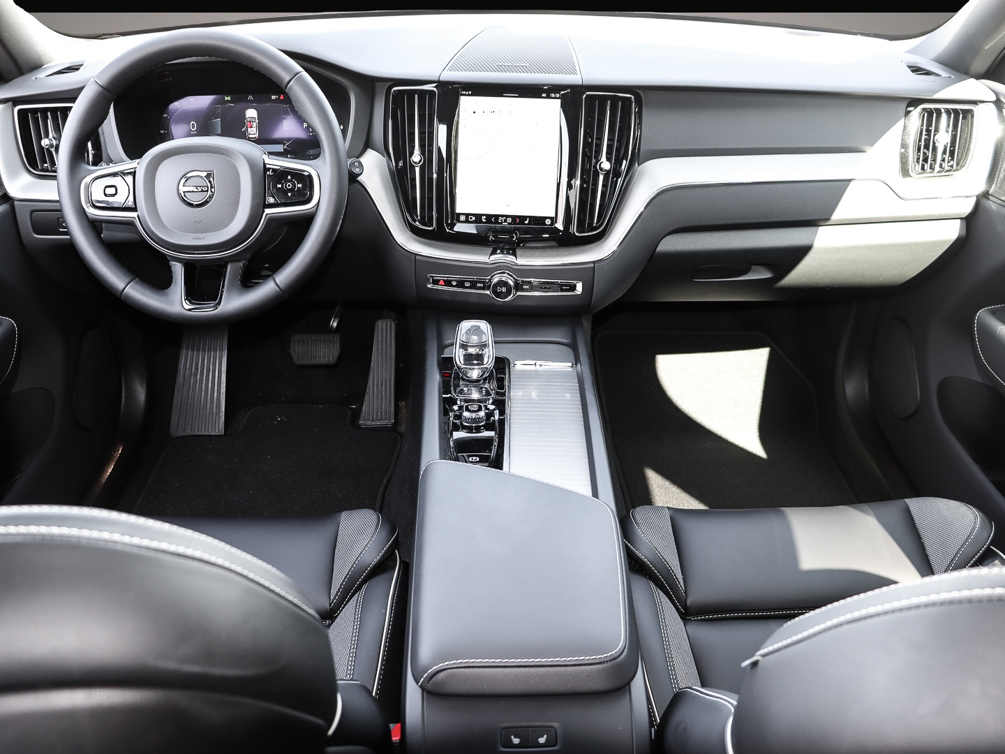 Bild 4 Volvo XC60 Plus Dark Recharge Plug-In Hybrid AWD T8 Tw