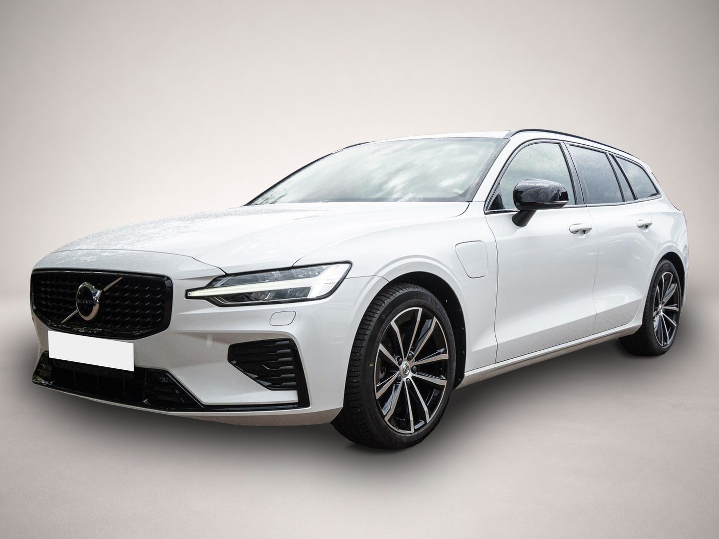 Fotografie Volvo V60 Kombi Plus Dark Recharge Plug-In Hybrid AWD