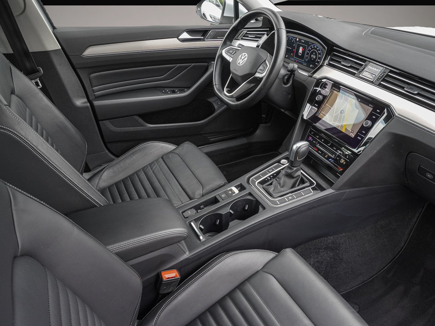 Bild 6 Volkswagen Passat Variant 1.5 TSI Elegance IQ Light ACC