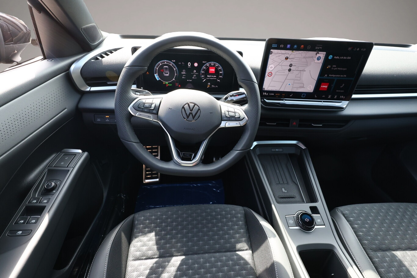Bild 6 Volkswagen T-Roc R-Line EasyO Nav 5JGar SHZ ParkAss+ PrivG