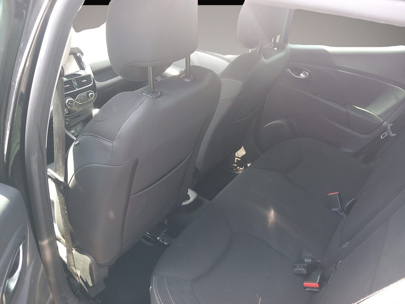 Bild 6 Renault Clio IV 0.9 TCe 90 Limited Nav PDC KeyL SHZ 16Z