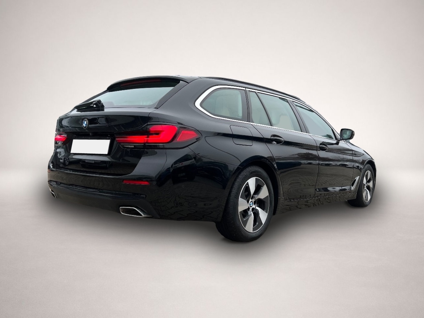 Fotografie 4 des BMW 520 520d Touring *LED Navi AHK Luftf. Kamera Sitzh.*