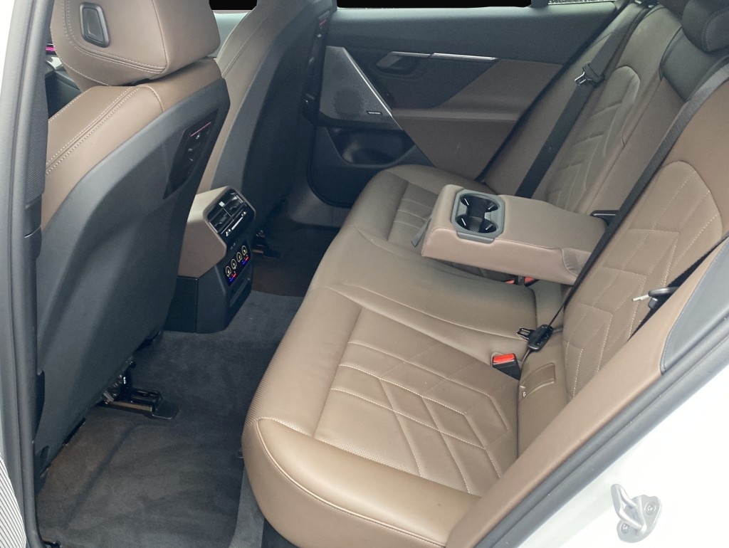 Bild 6 BMW 520 iA M Sport*Standheizung*Anhängerkupplung