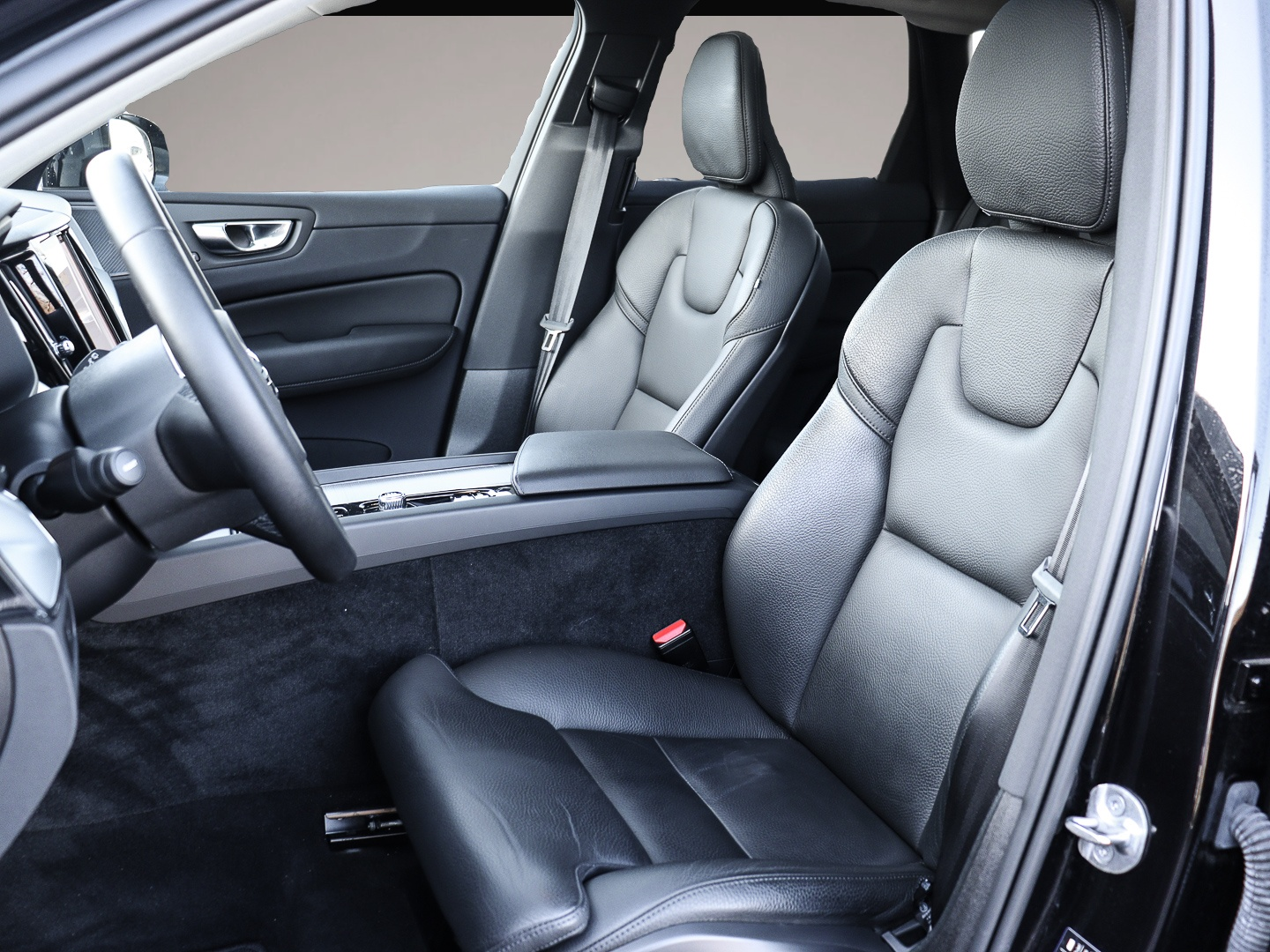 Bild 6 Volvo XC60 Plus Dark 2WD StandHZG El. Panodach Digital