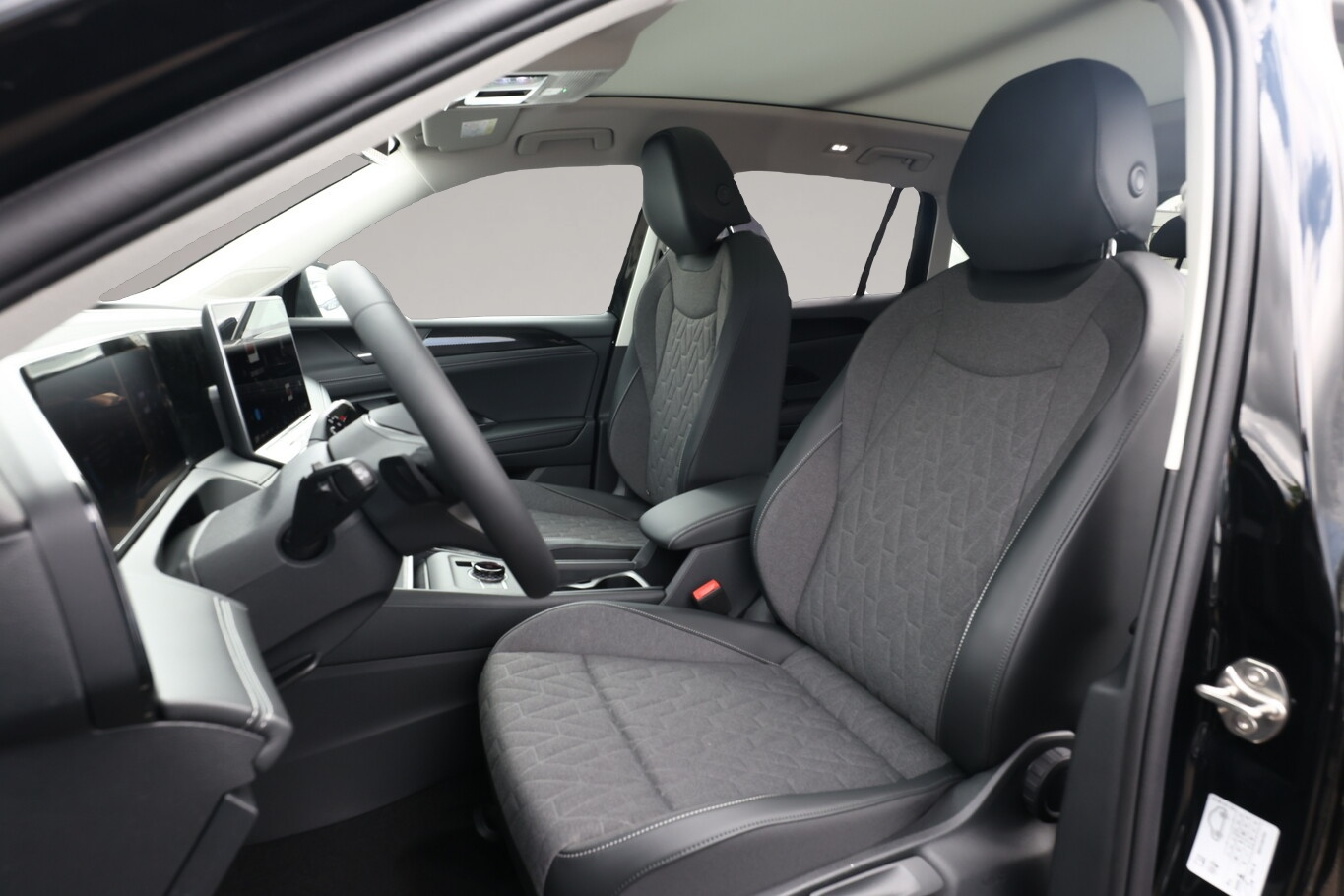 Bild 5 Volkswagen Tiguan DSG LED+ Pano 5JGar IQ.DRIVE LM18Z SHZ
