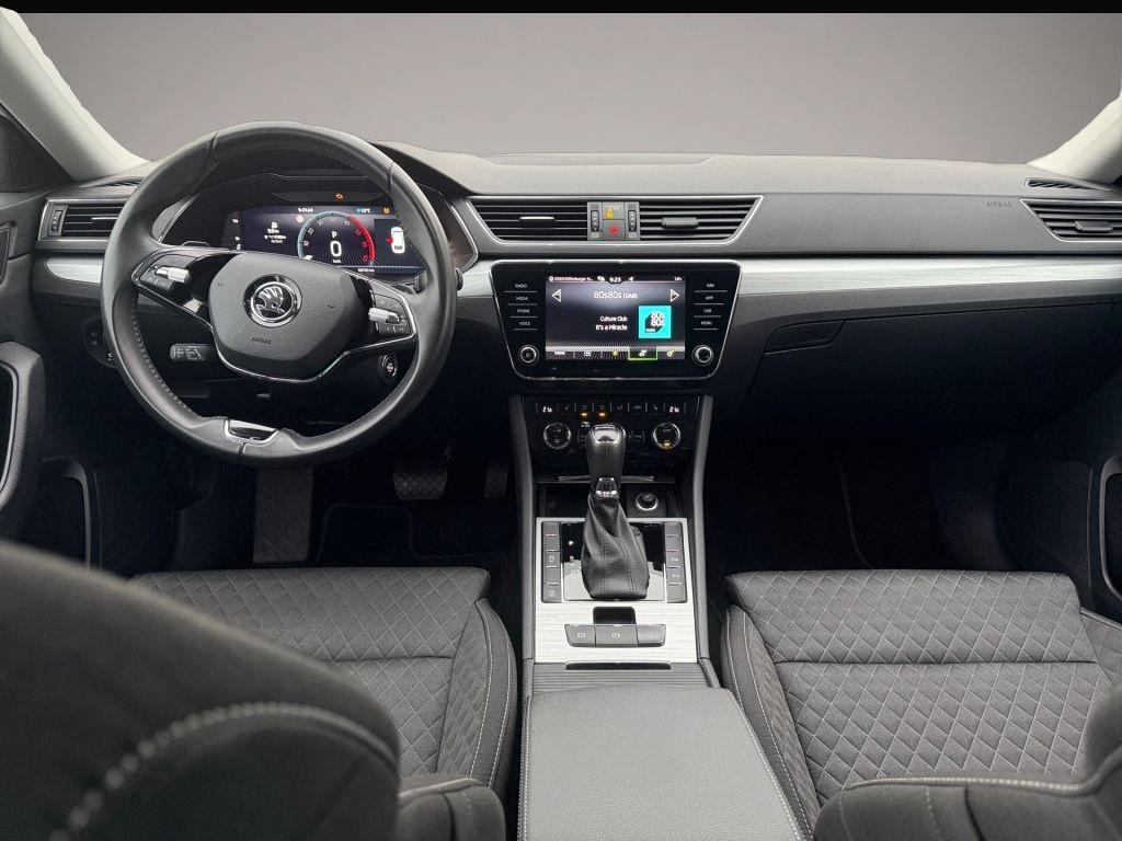 Fotografie des Skoda Superb Combi 2.0 TDI DSG Ambition