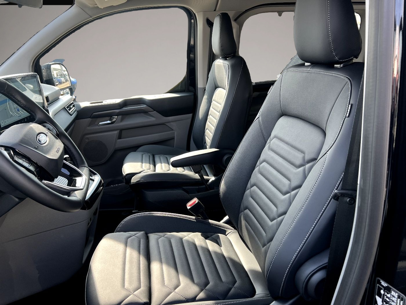 Bild 7 Ford Tourneo Custom L1 2.0 EcoBlue 320 Titanium X AHK