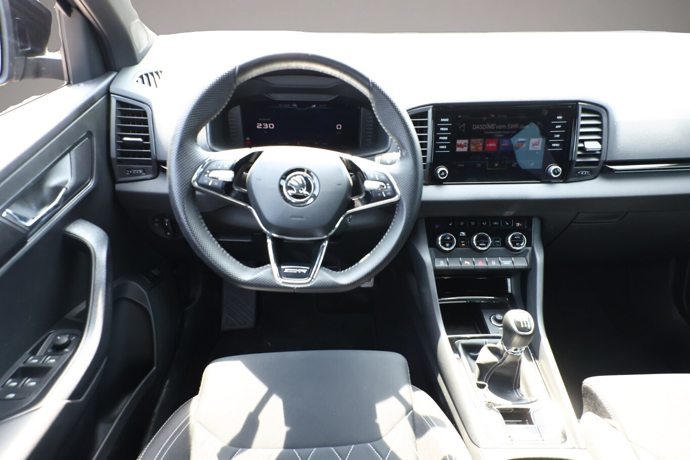 Bild 6 Skoda Karoq 2.0 TDI 150 Sportline LED Nav VirtC SideA