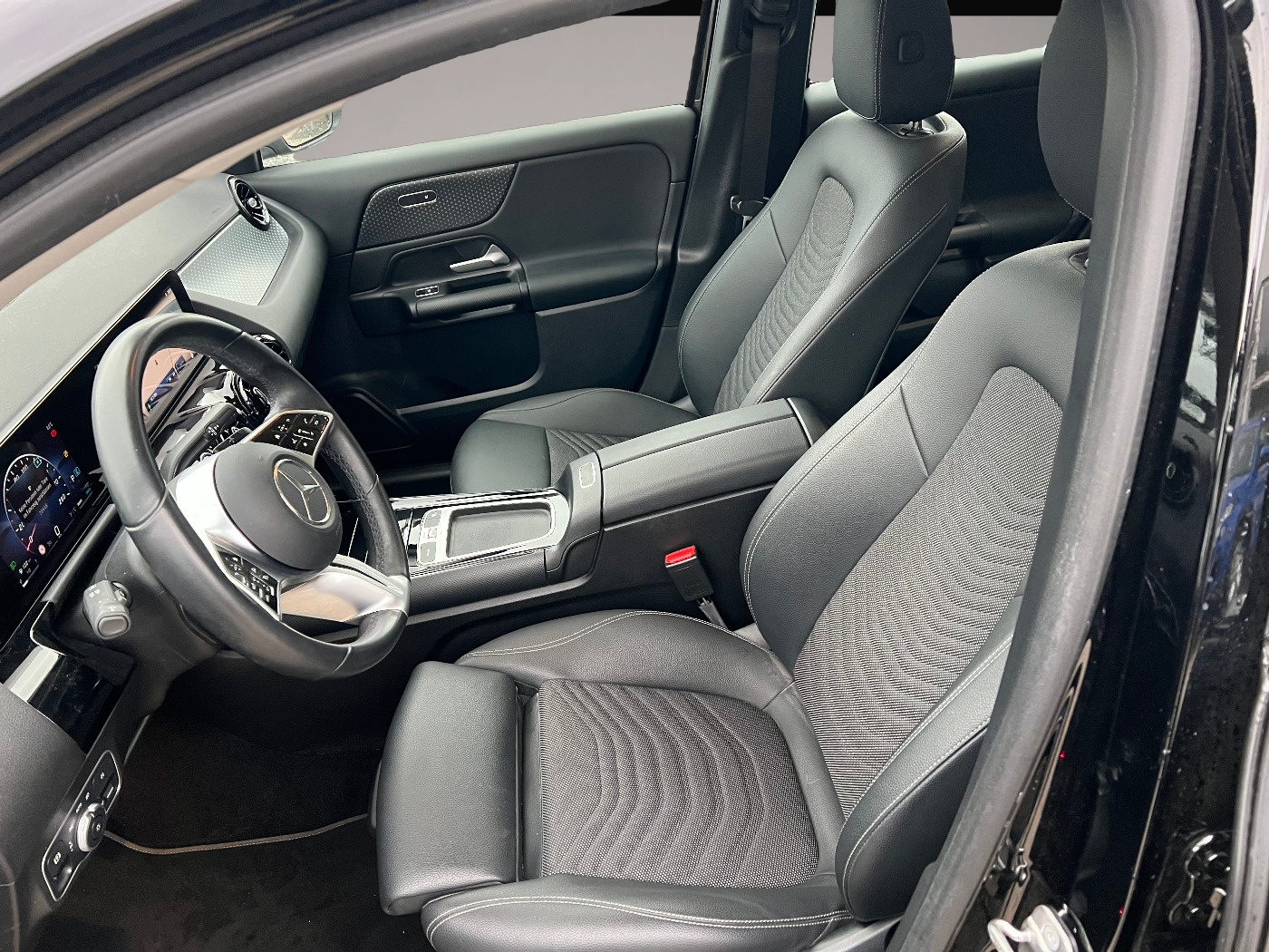 Bild 7 Mercedes-Benz GLA 180 *LED Navi Kamera Sitzh. DAB Leder*