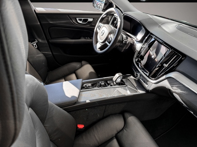 Bild 3 Volvo V60 B4 Benzin Plus Dark Surround View
