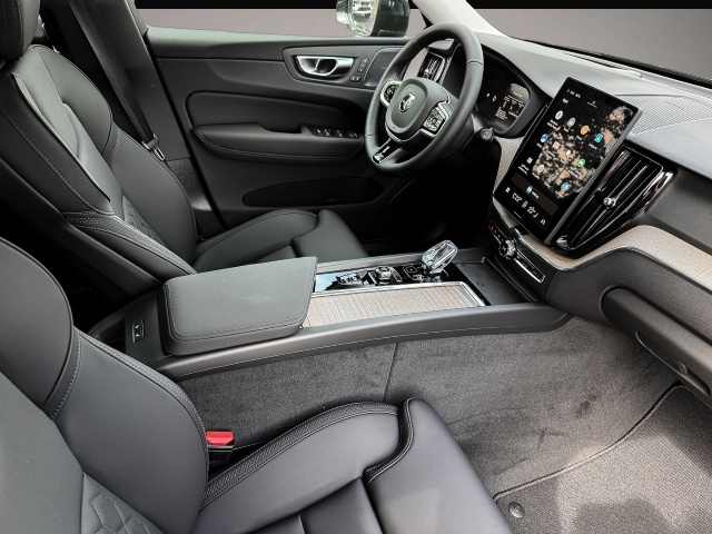 Volvo XC60 XC60 B5 Benzin AWD Plus Dark Lagom-Paket - Thumbnail 4