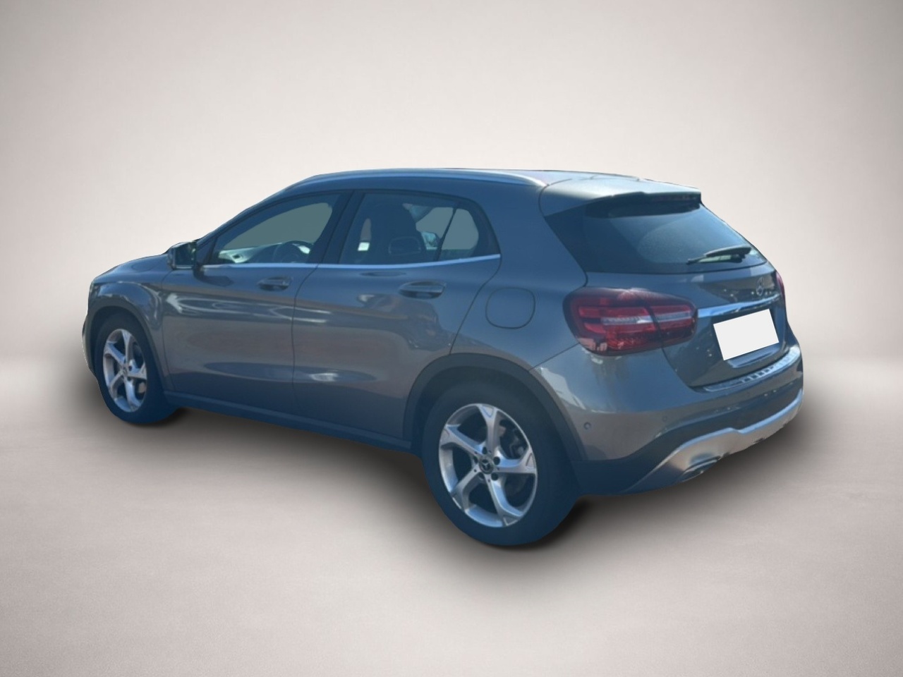 Bild 4 Mercedes-Benz GLA 180 Urban PDCv+h SHZ Temp Lederlenkrad Parkl