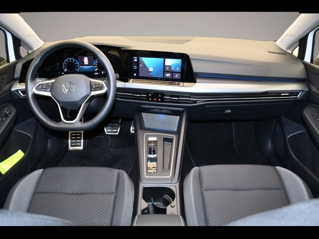 Fotografie 4 des Volkswagen Golf 8 VIII Variant 1.5 eTSI DSG Active AHK/Navi