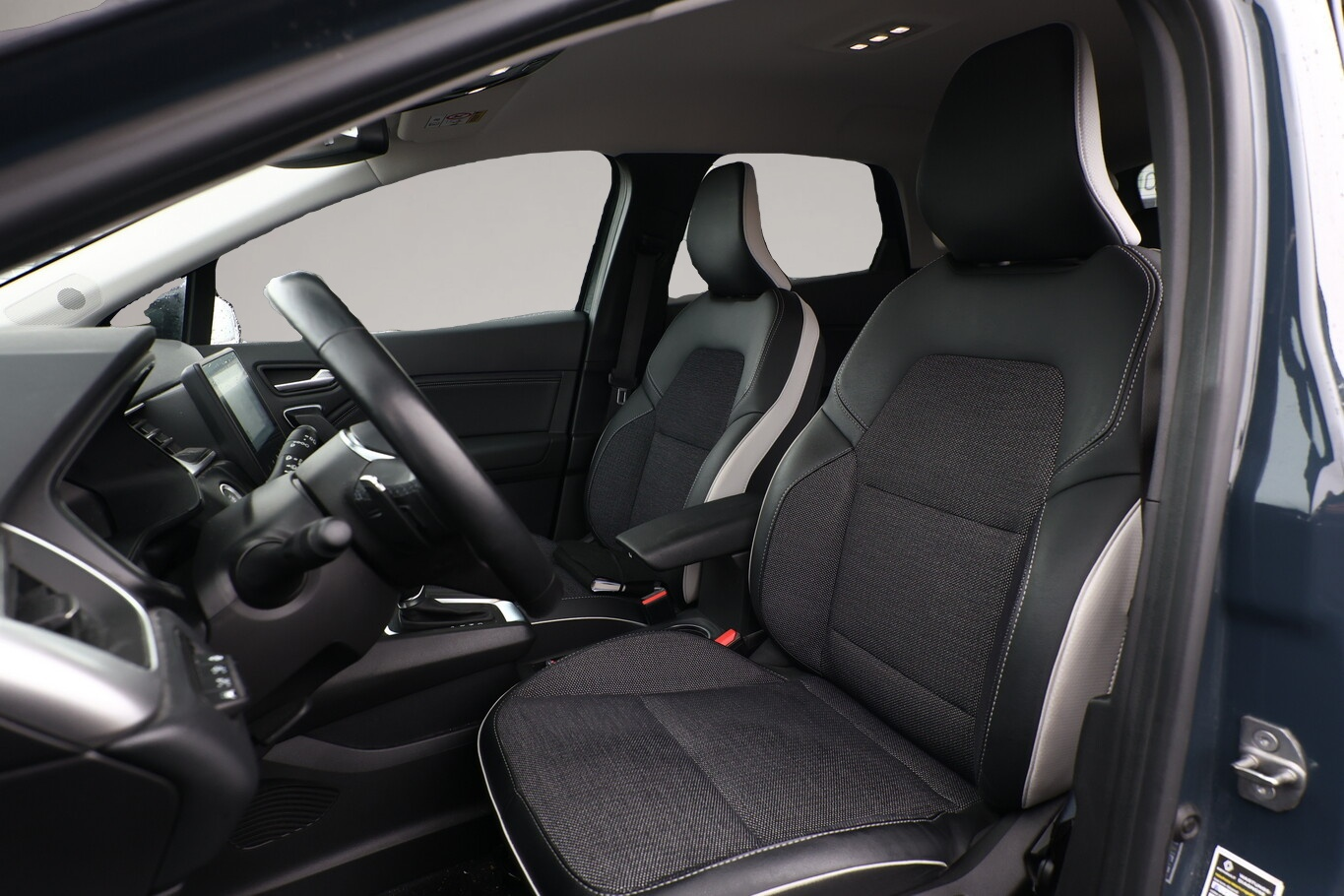 Fotografie 5 des Renault Captur II 1.3 TCe 160 EDC Mild-Hybrid Techno LED