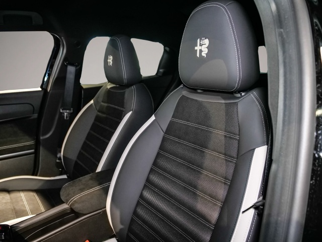 Bild 5 Alfa Romeo Junior Ibrida 1.2 VGT 107KW SPORT SPECIALE