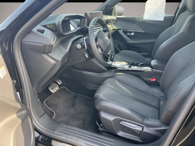 Bild 7 Peugeot 2008 GT EAT8 NAVI FULL LED PDC KAMERA KLIMAAT KE
