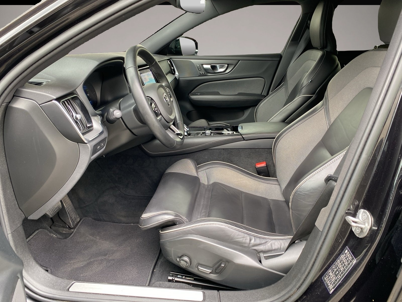 Bild 7 Volvo V60 Kombi T8 Plus Dark Recharge WiPa*LED*Navi*DA