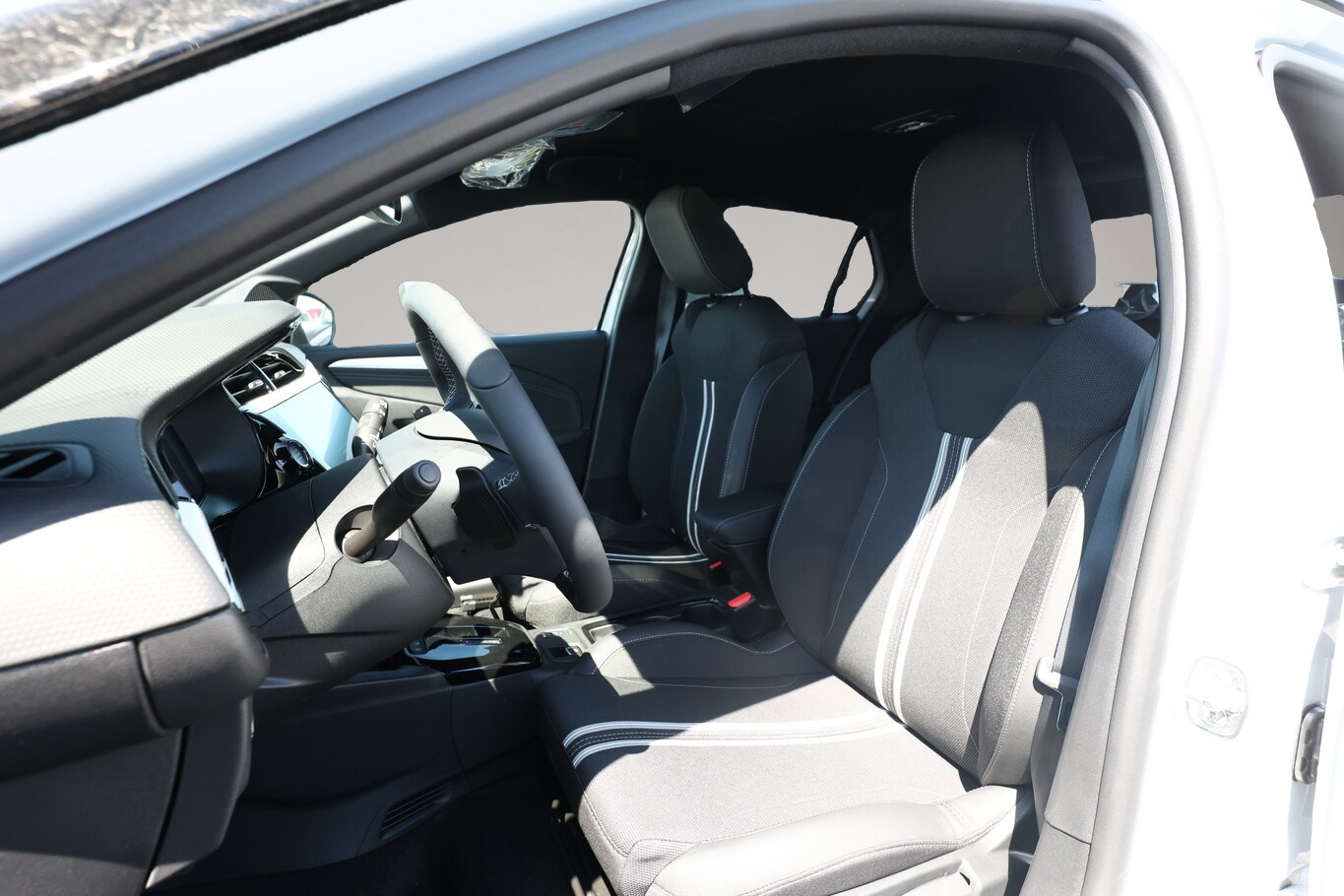 Fotografie 5 des Opel Corsa Hybrid 145 Ultimate IntelliLux NaviP PrivG