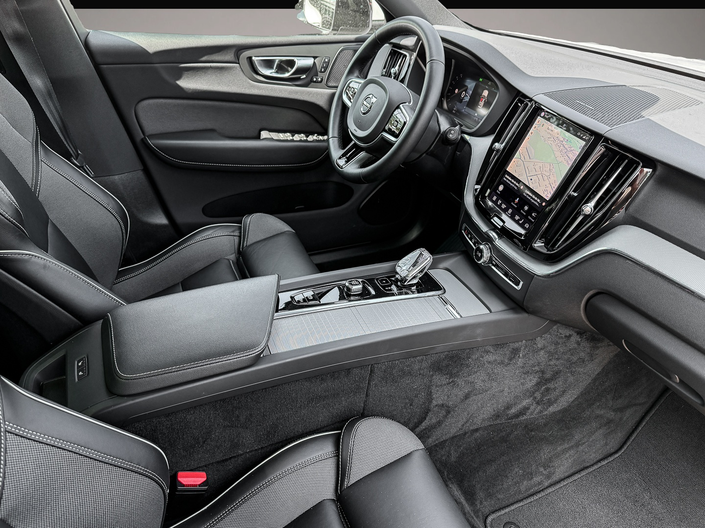 Bild 4 Volvo XC60 R Design Recharge Plug-In Hybrid AWD StandH