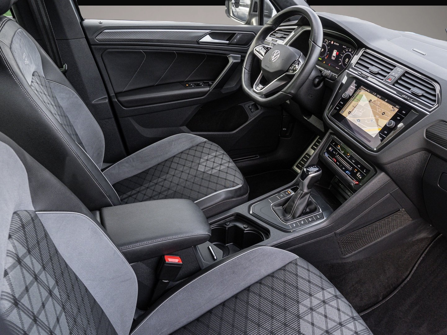 Bild 6 Volkswagen Tiguan 1.4 eHybrid DSG R-Line ACC AHK AUT Matrix