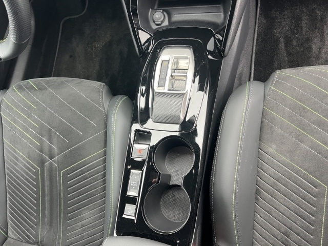 Bild 4 Peugeot 2008 GT EXCLUSIVE HYBRID 145 e-DSC6 ACC PANO NAV