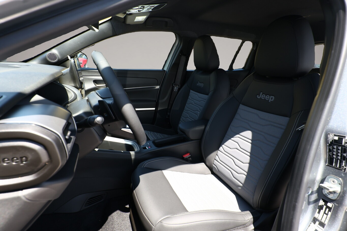 Fotografie 5 des Jeep Avenger MHEV 4xe Upland SHZ ACC Kam 17Z Klimaaut