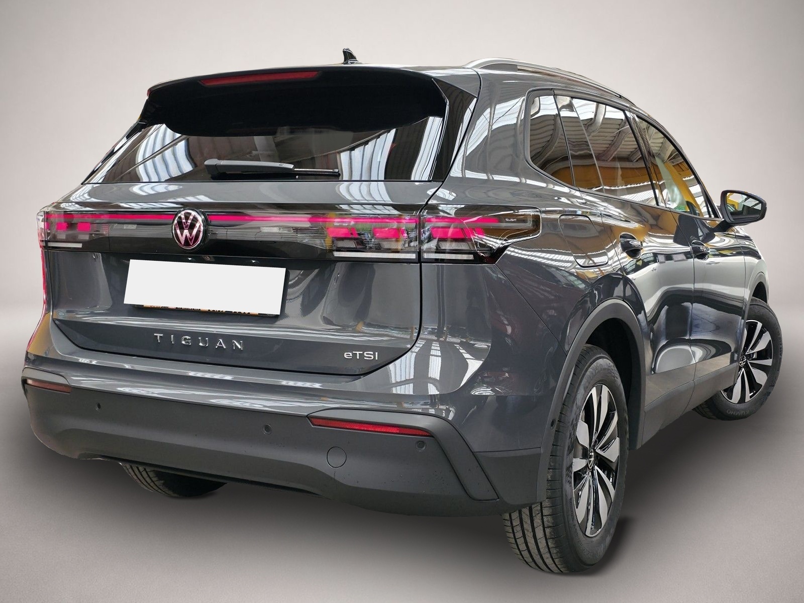 Bild 3 Volkswagen Tiguan 1,5 eTSI el.Heckkl. 360°Kamera Sicherheit