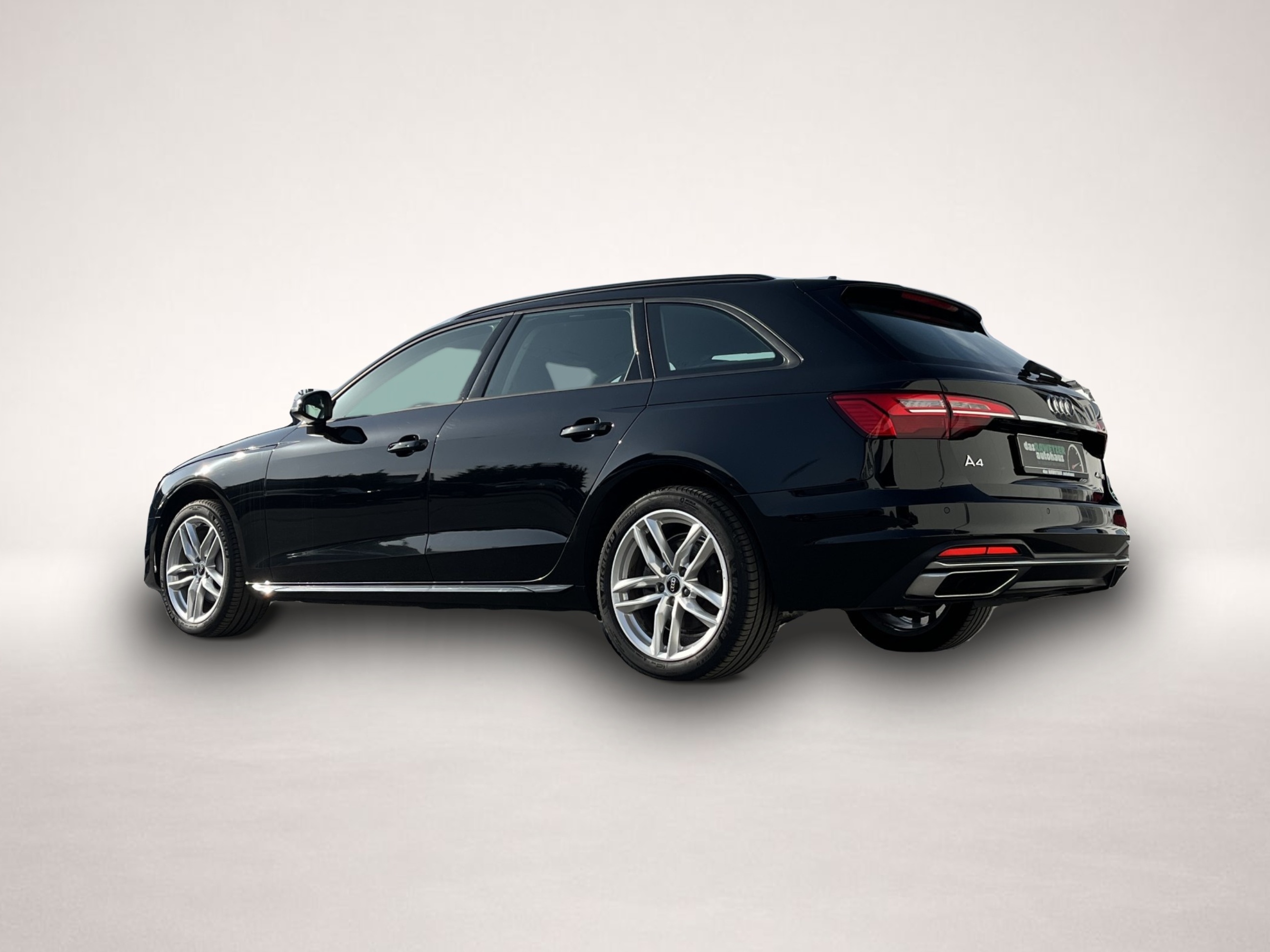 Fotografie des Audi A4 Avant 40 2.0 TDI S tronic advanced 173¤ m.20%