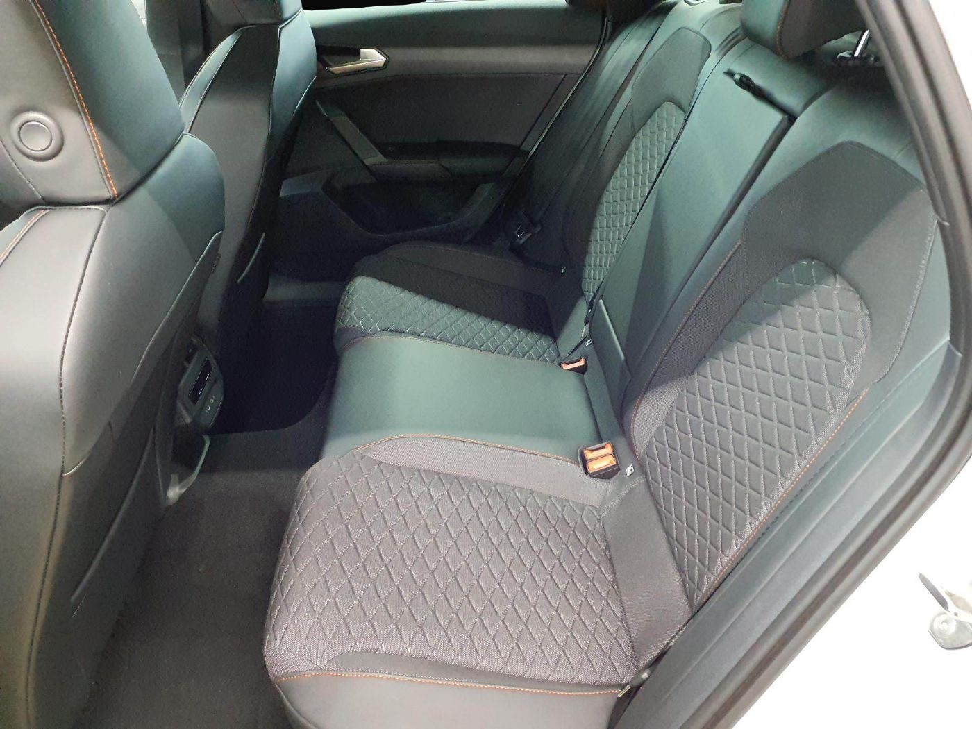 Bild 4 Seat Leon SP 1.5 eTSI DSG FR ab 165.- EUR mtl. 1000.-