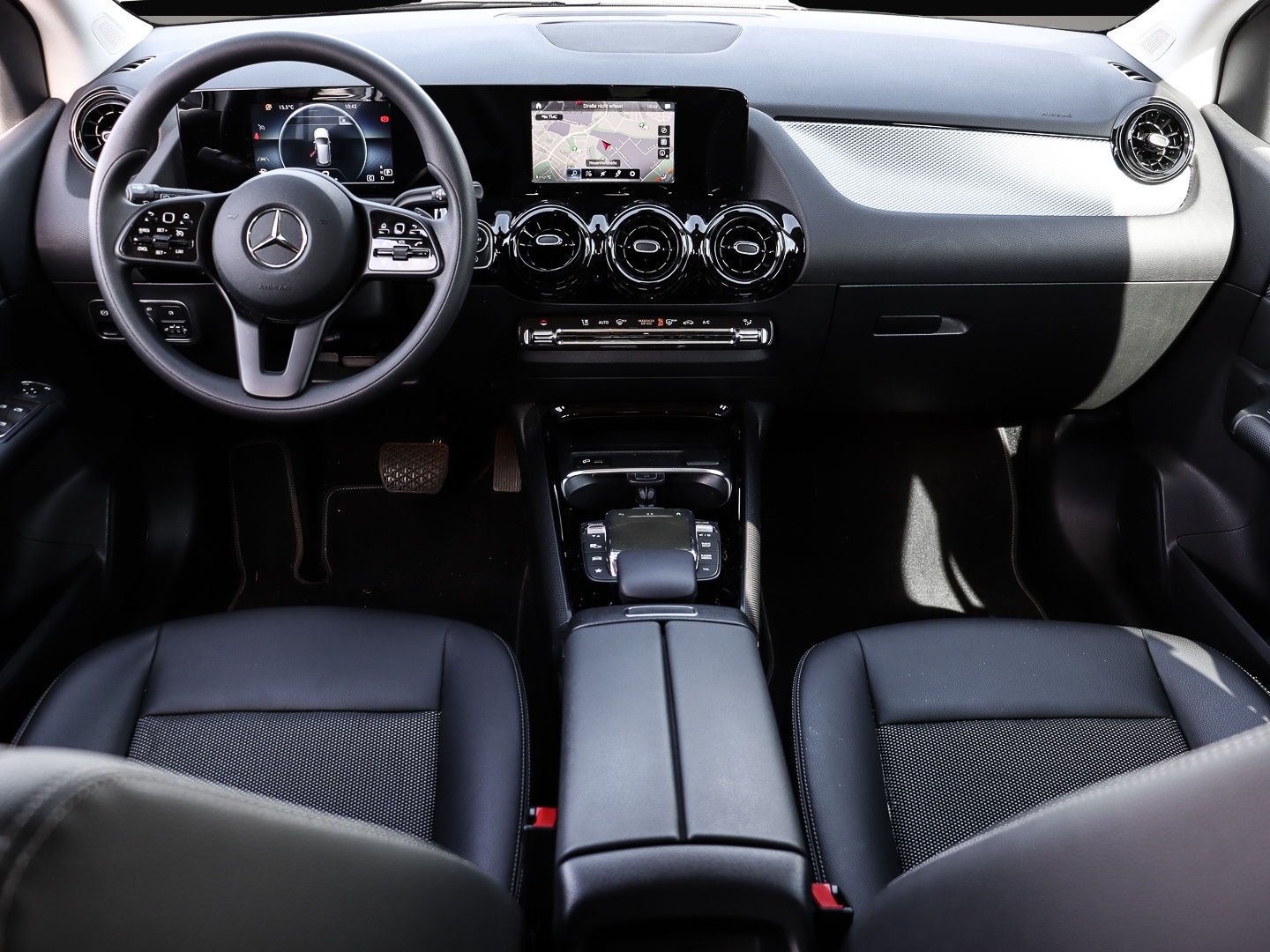 Bild 4 Mercedes-Benz B 180 EU6d Klimaauto Sitzhzg. NAVI Digitales Coc