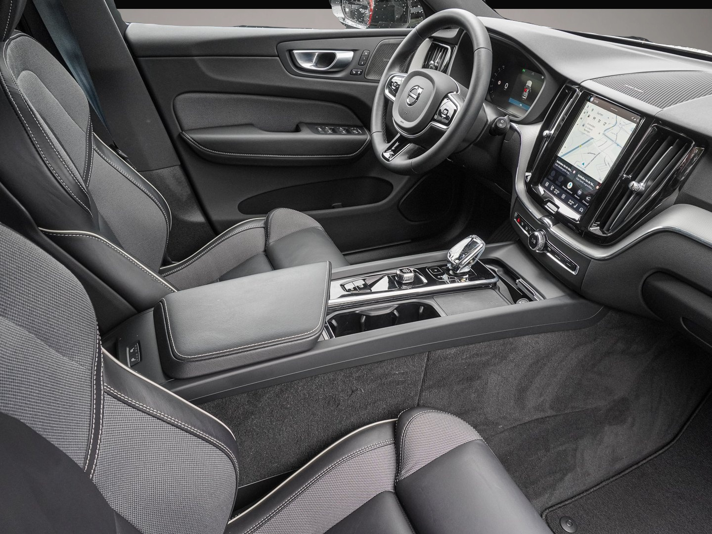 Bild 6 Volvo XC60 B4 AWD Plus Dark Plus Dark AWD