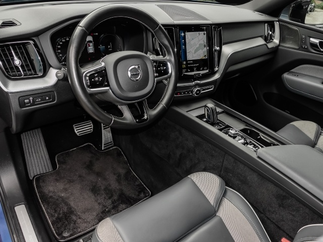 Volvo XC60 XC60 R Design Recharge Plug-In Hybrid AWD T8 Twi - Thumbnail 4