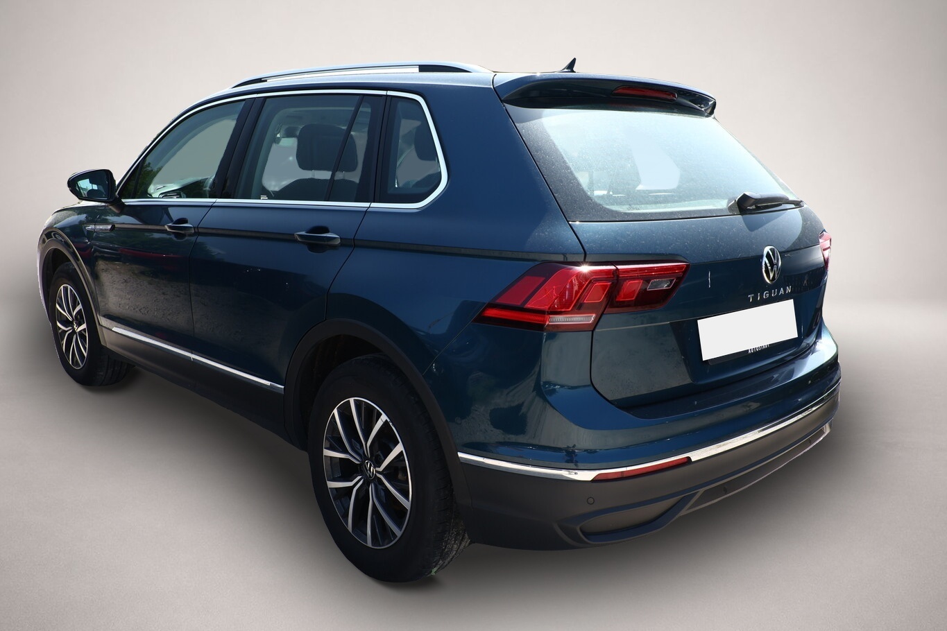 Fotografie 4 des Volkswagen Tiguan 1.5 TSI 150 Life Pano AHK ParkAs AppC SHZ