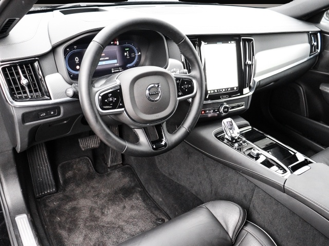 Bild 3 Volvo V90 Kombi Plus Dark Recharge Plug-In Hybrid AWD