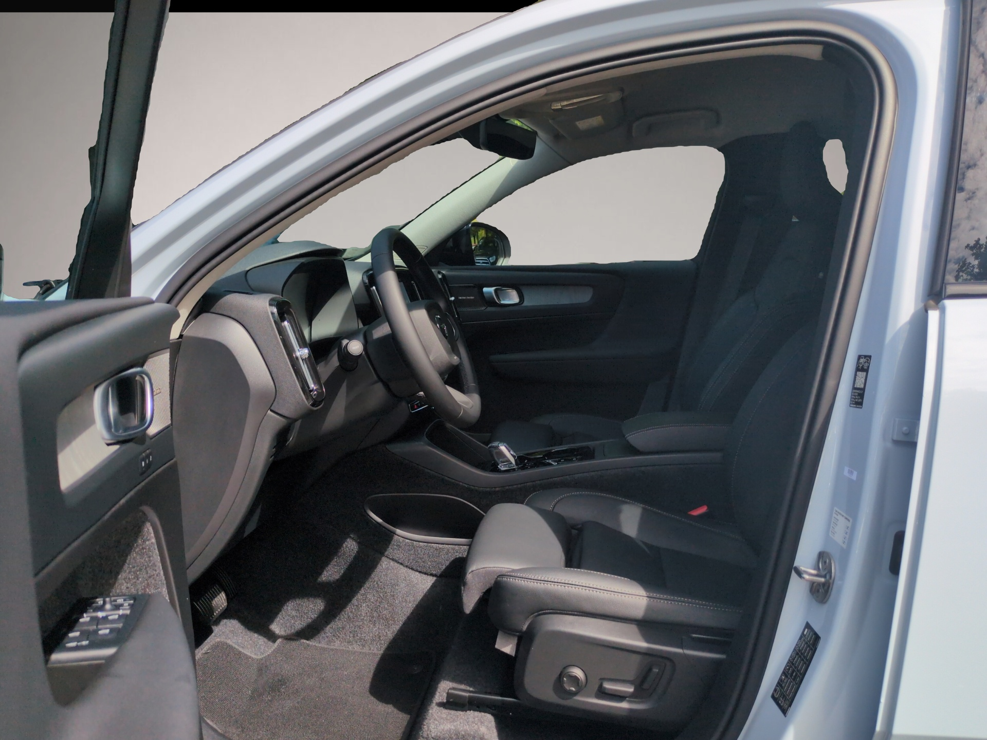 Fotografie des Volvo XC40 B3 (Benzin) Plus Dark 2WD Automatik Bluetoo